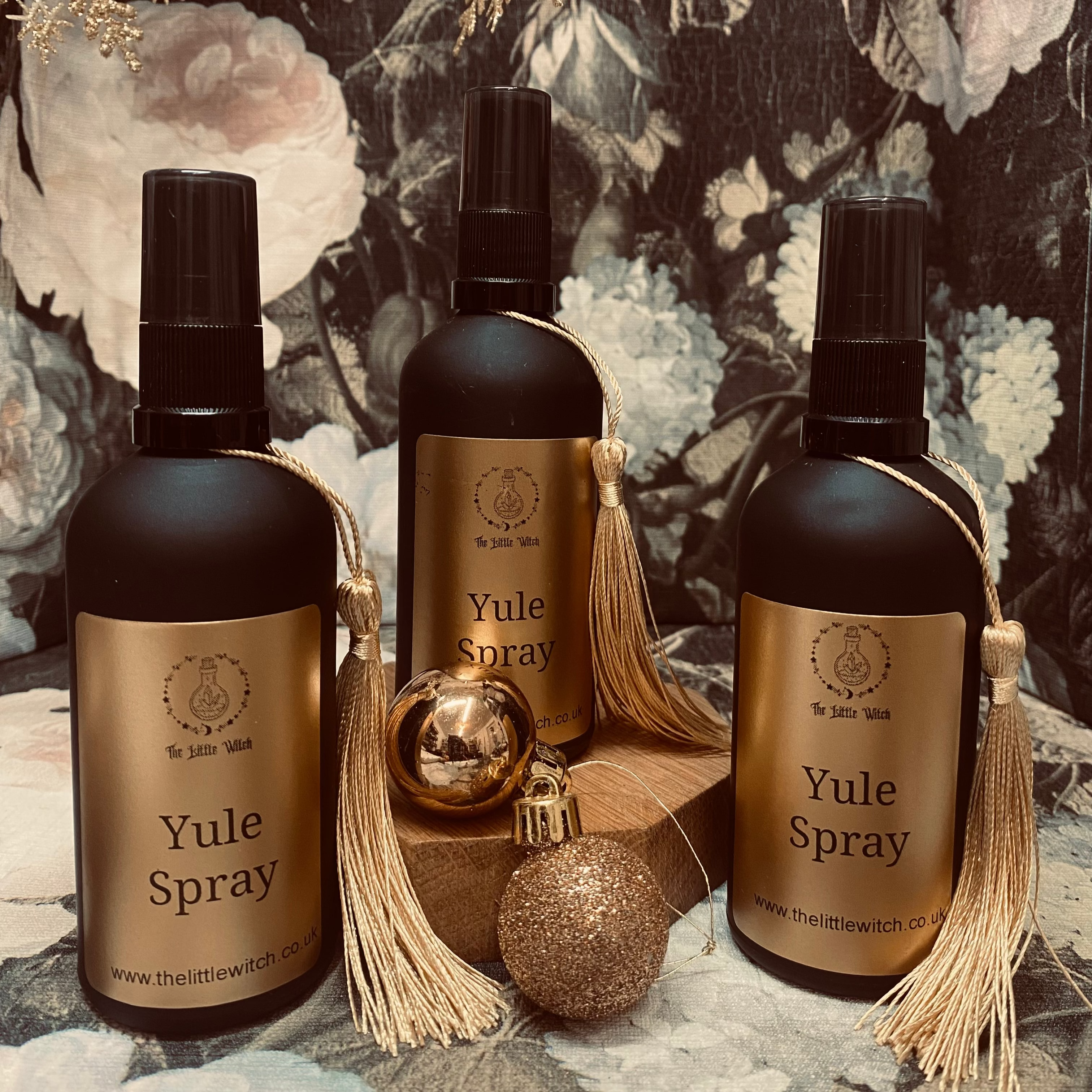 The Yule Spray is handcrafted by The Little Witch, made with pure essential oils of cinnamon, clove and sweet orange - capturing the warm and festive spirit of the season