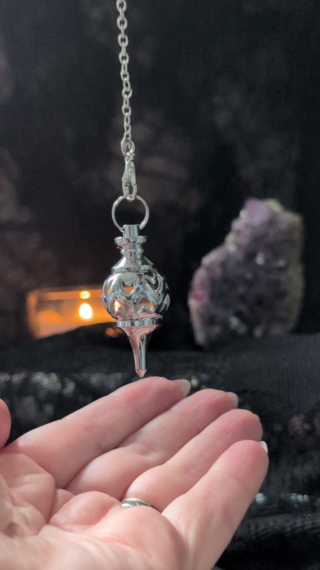 Heart pendulum answering yes or no questions 